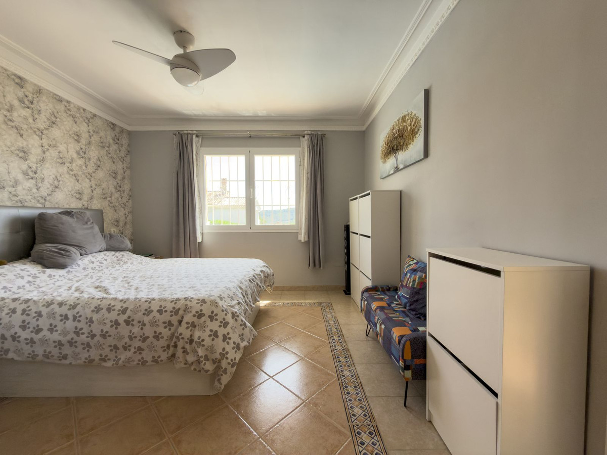 5 Bed Townhouse for sale in Coín Costa Del Sol, Málaga, Spain