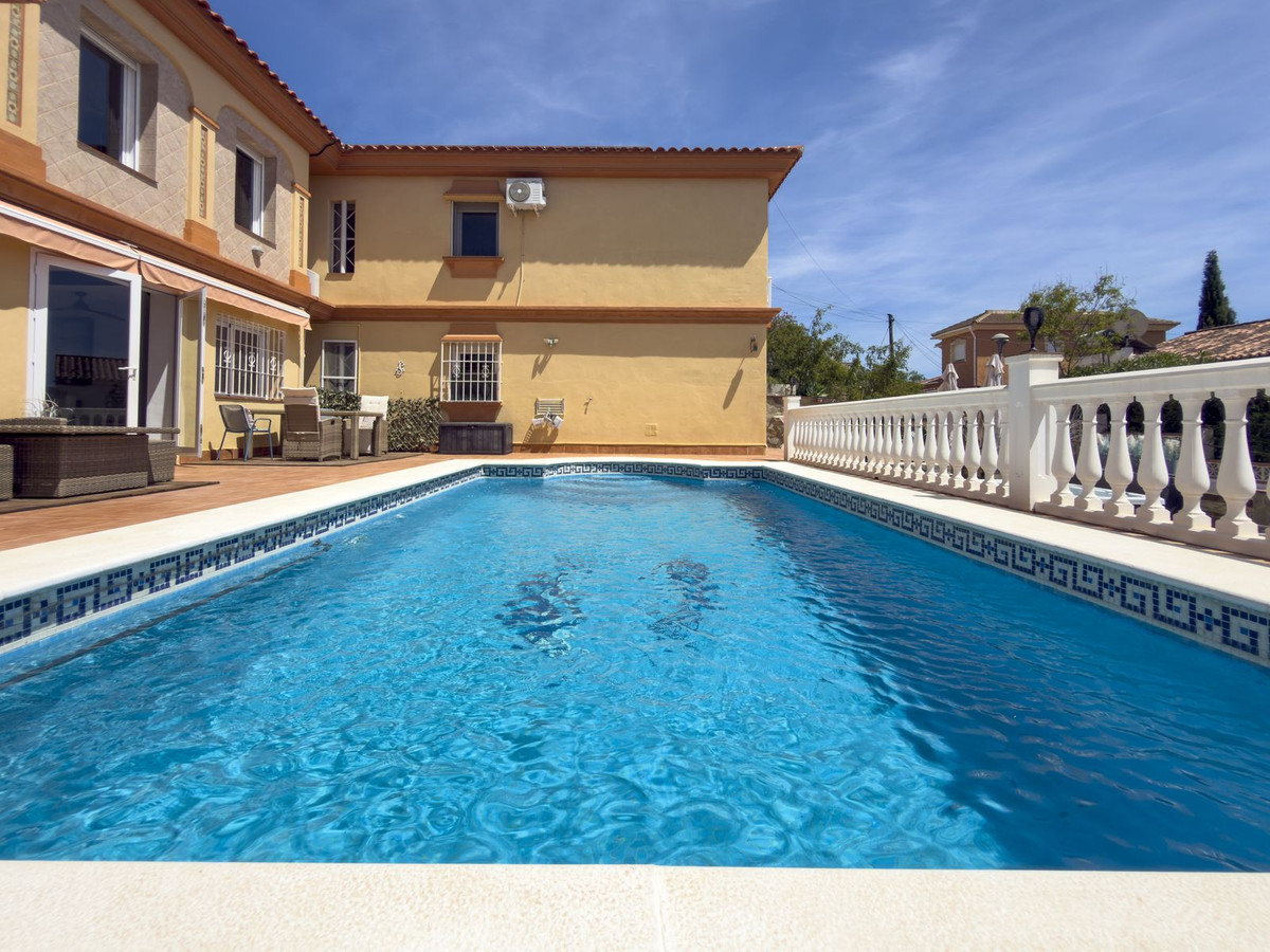 5 Bed Townhouse for sale in Coín Costa Del Sol, Málaga, Spain