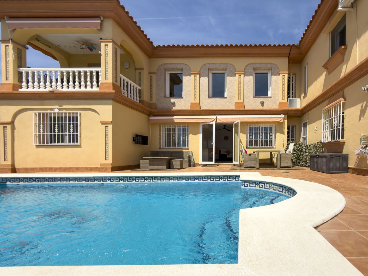 5 Bed Townhouse for sale in Coín Costa Del Sol, Málaga, Spain