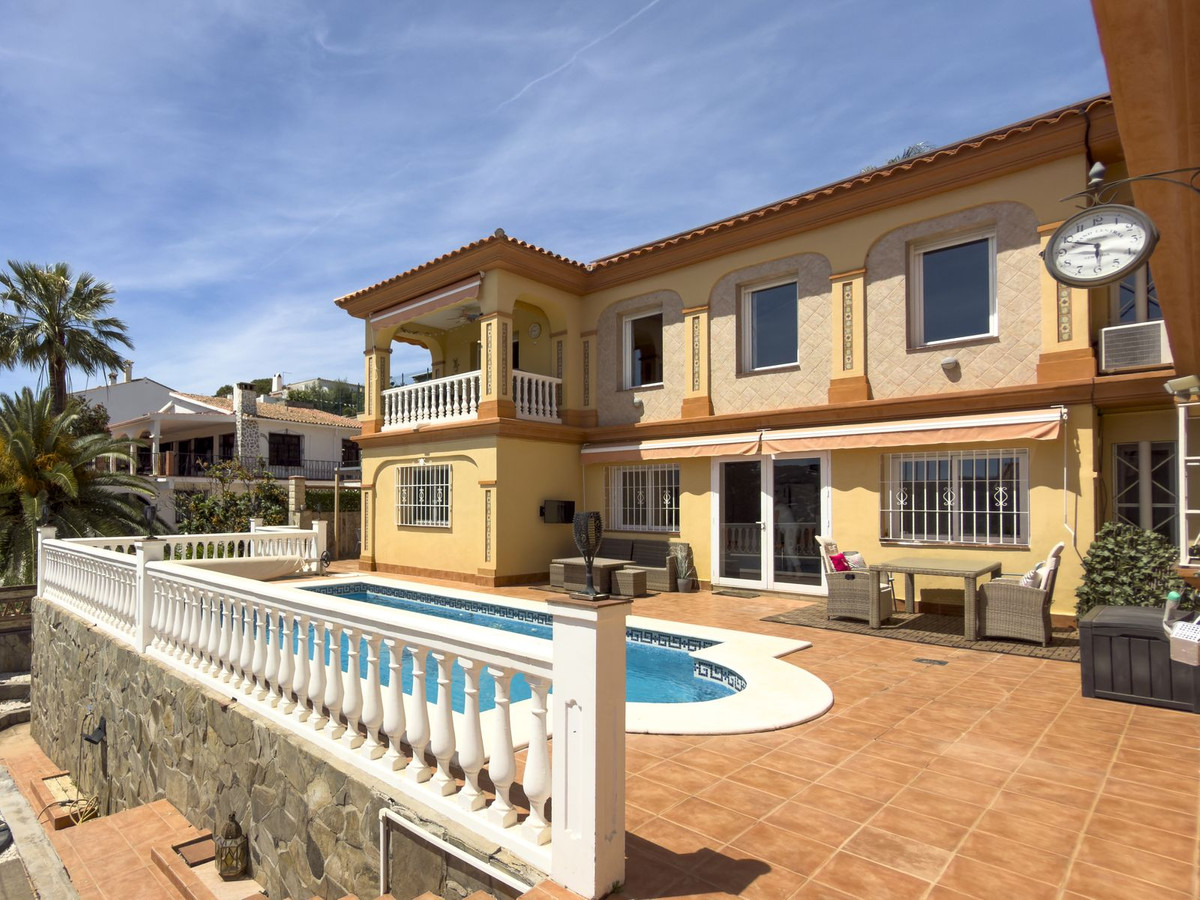5 Bed Townhouse for sale in Coín Costa Del Sol, Málaga, Spain