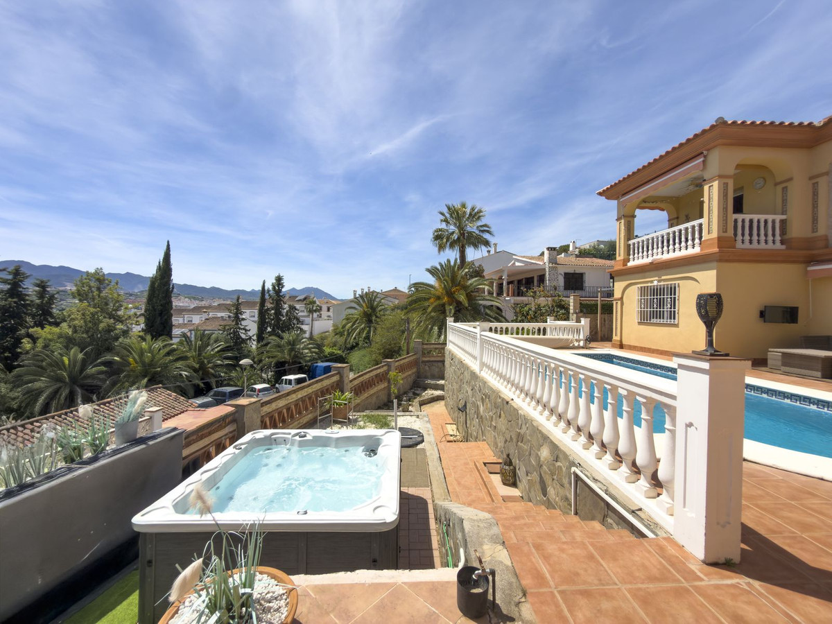 5 Bed Townhouse for sale in Coín Costa Del Sol, Málaga, Spain