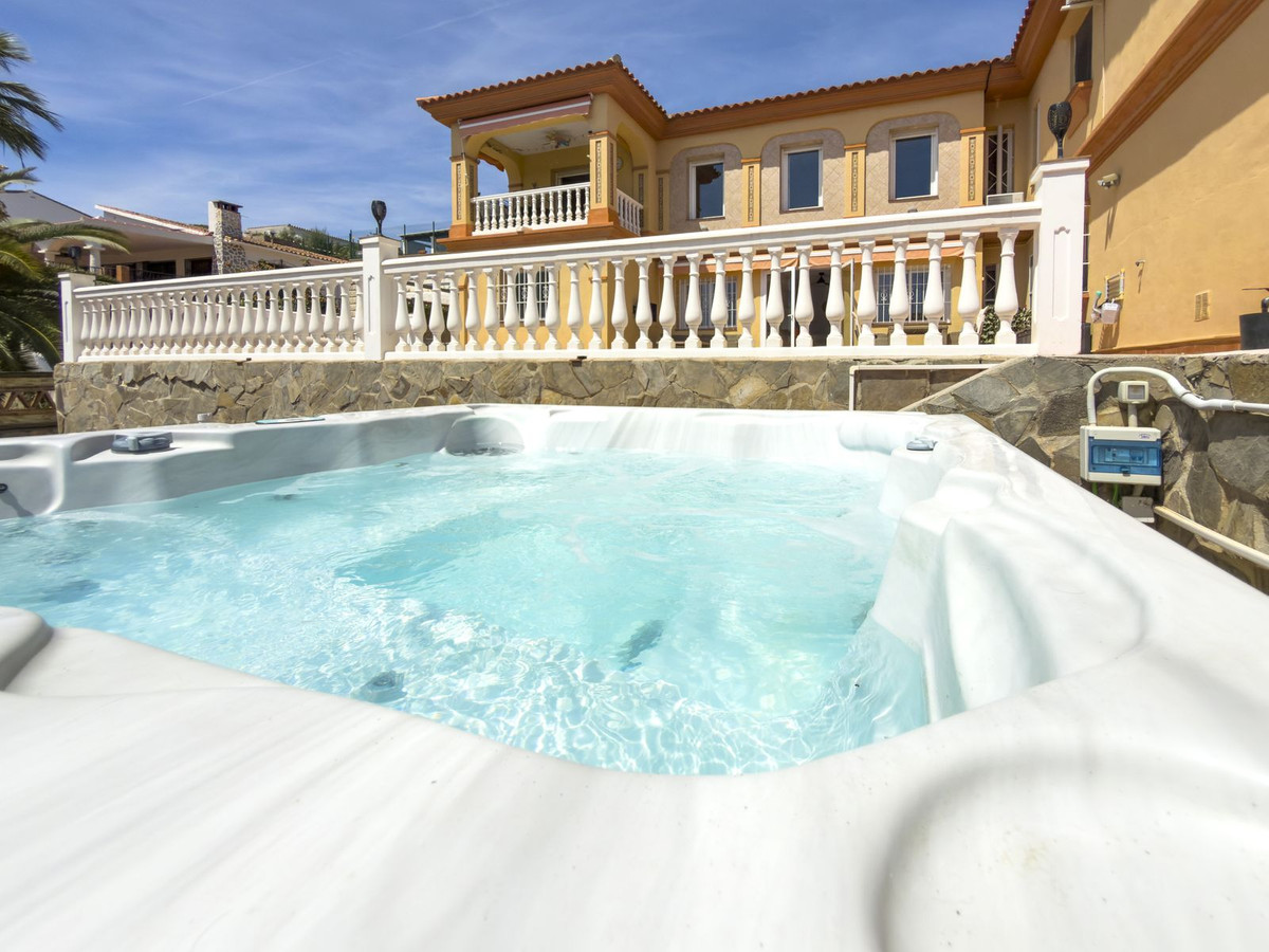 5 Bed Townhouse for sale in Coín Costa Del Sol, Málaga, Spain