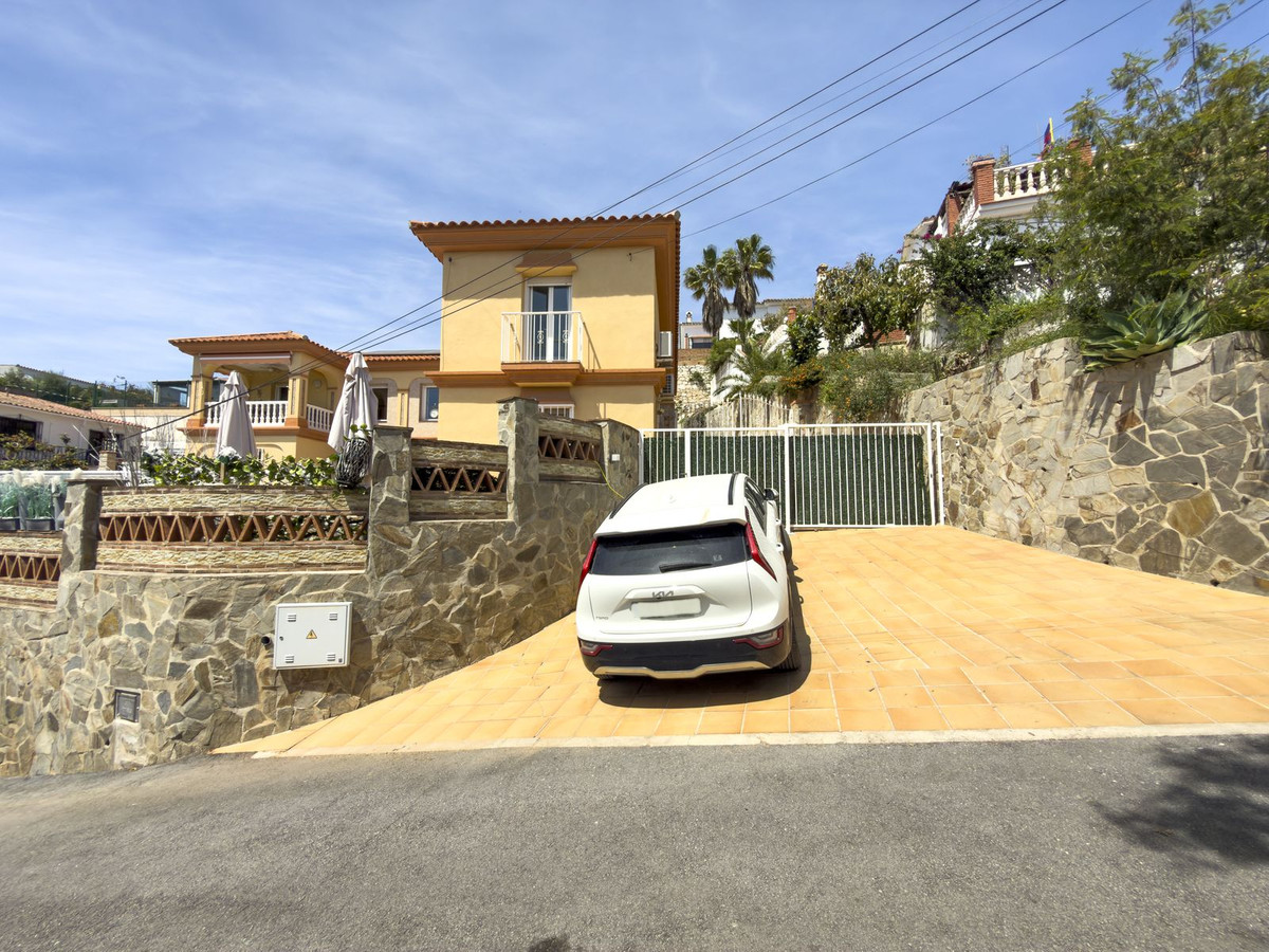 5 Bed Townhouse for sale in Coín Costa Del Sol, Málaga, Spain