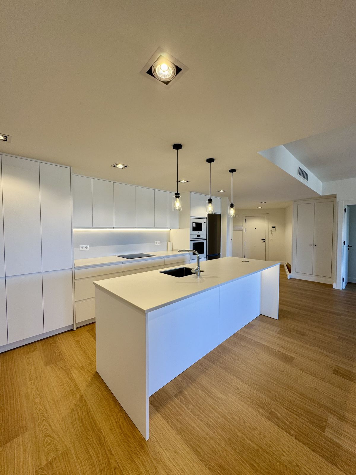 Se vende Apartamento Planta Media de 3 dormitorios en Costa Del Sol, Málaga, España