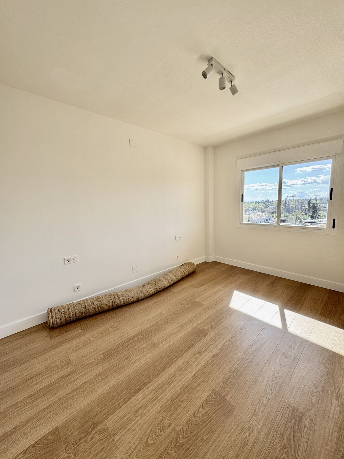 Se vende Apartamento Planta Media de 3 dormitorios en Costa Del Sol, Málaga, España