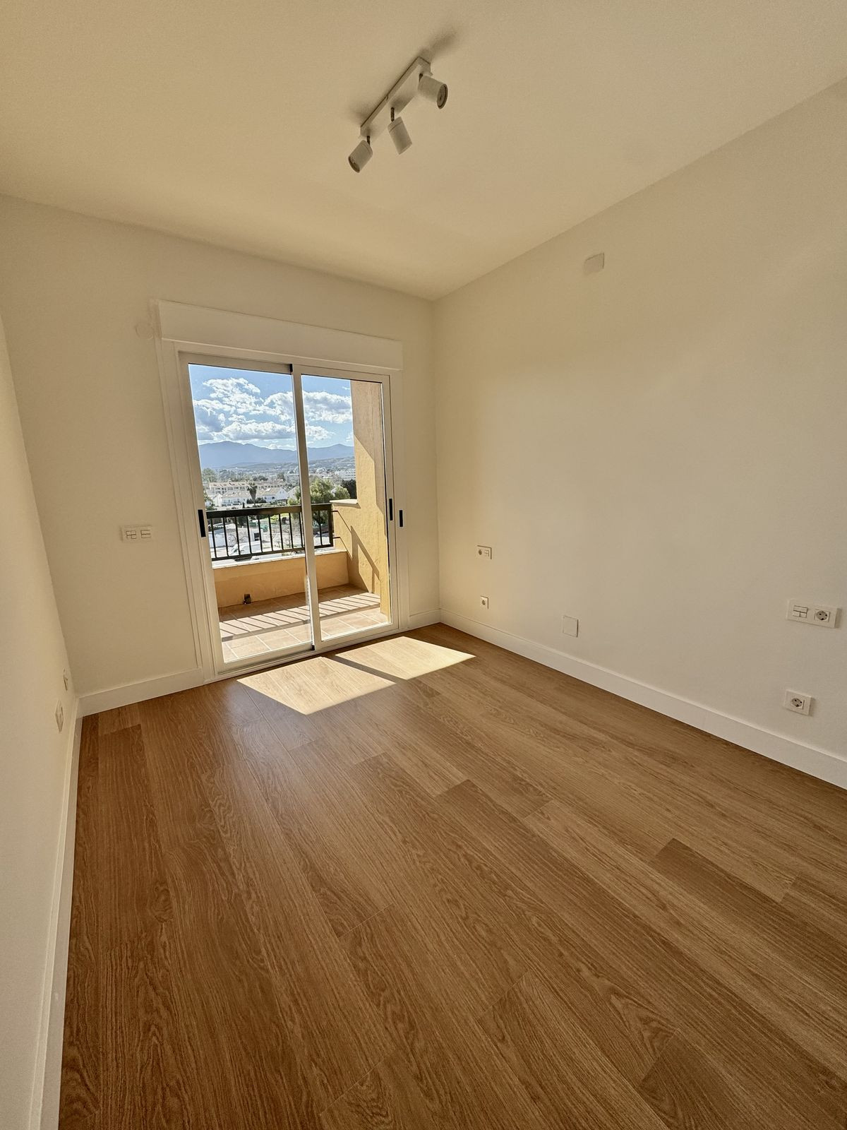 Se vende Apartamento Planta Media de 3 dormitorios en Costa Del Sol, Málaga, España