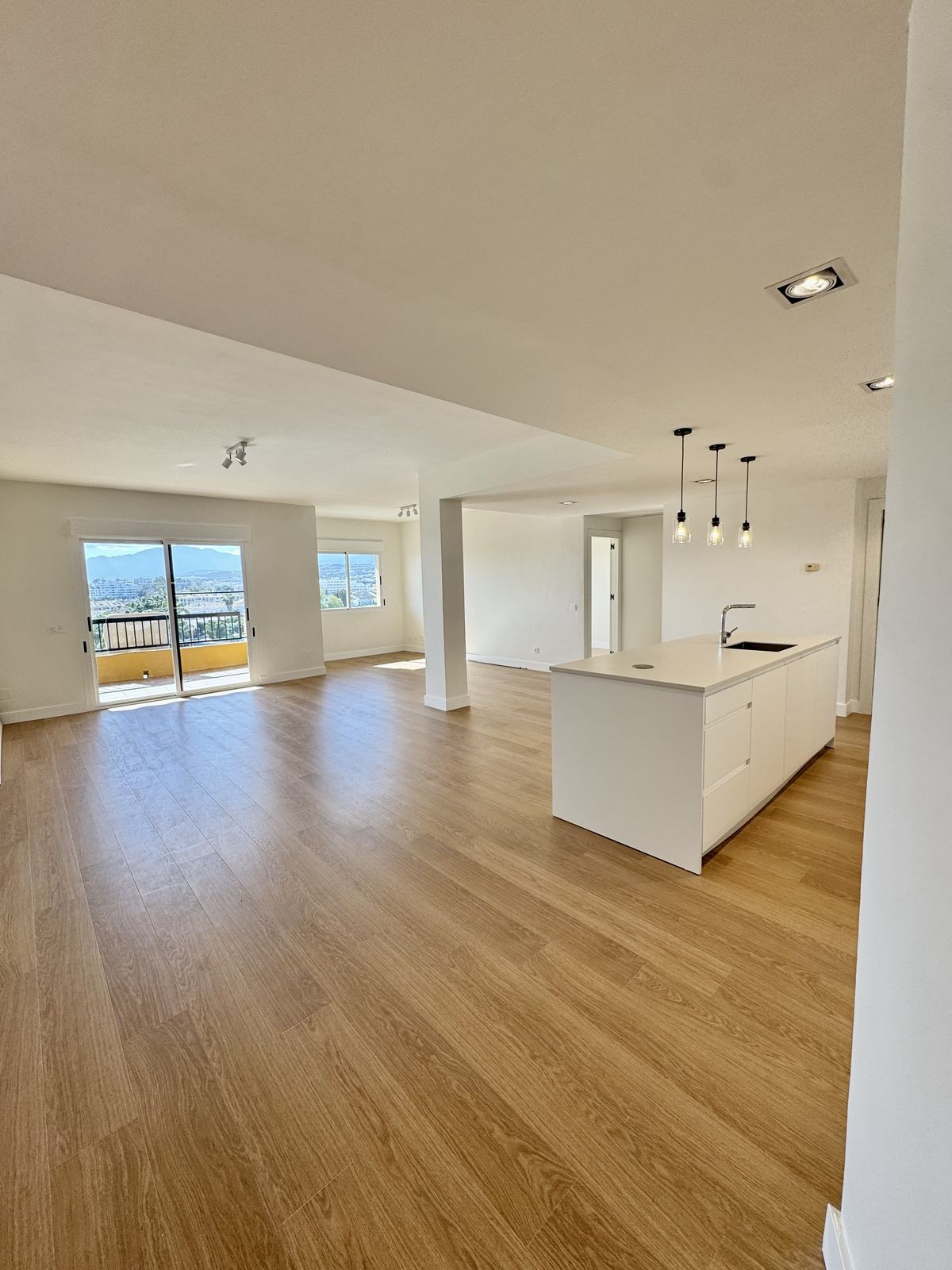 Se vende Apartamento Planta Media de 3 dormitorios en Costa Del Sol, Málaga, España