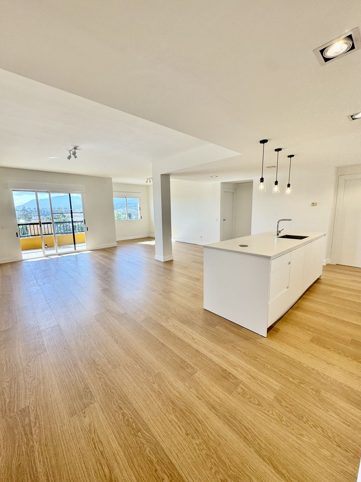 Se vende Apartamento Planta Media de 3 dormitorios en Costa Del Sol, Málaga, España