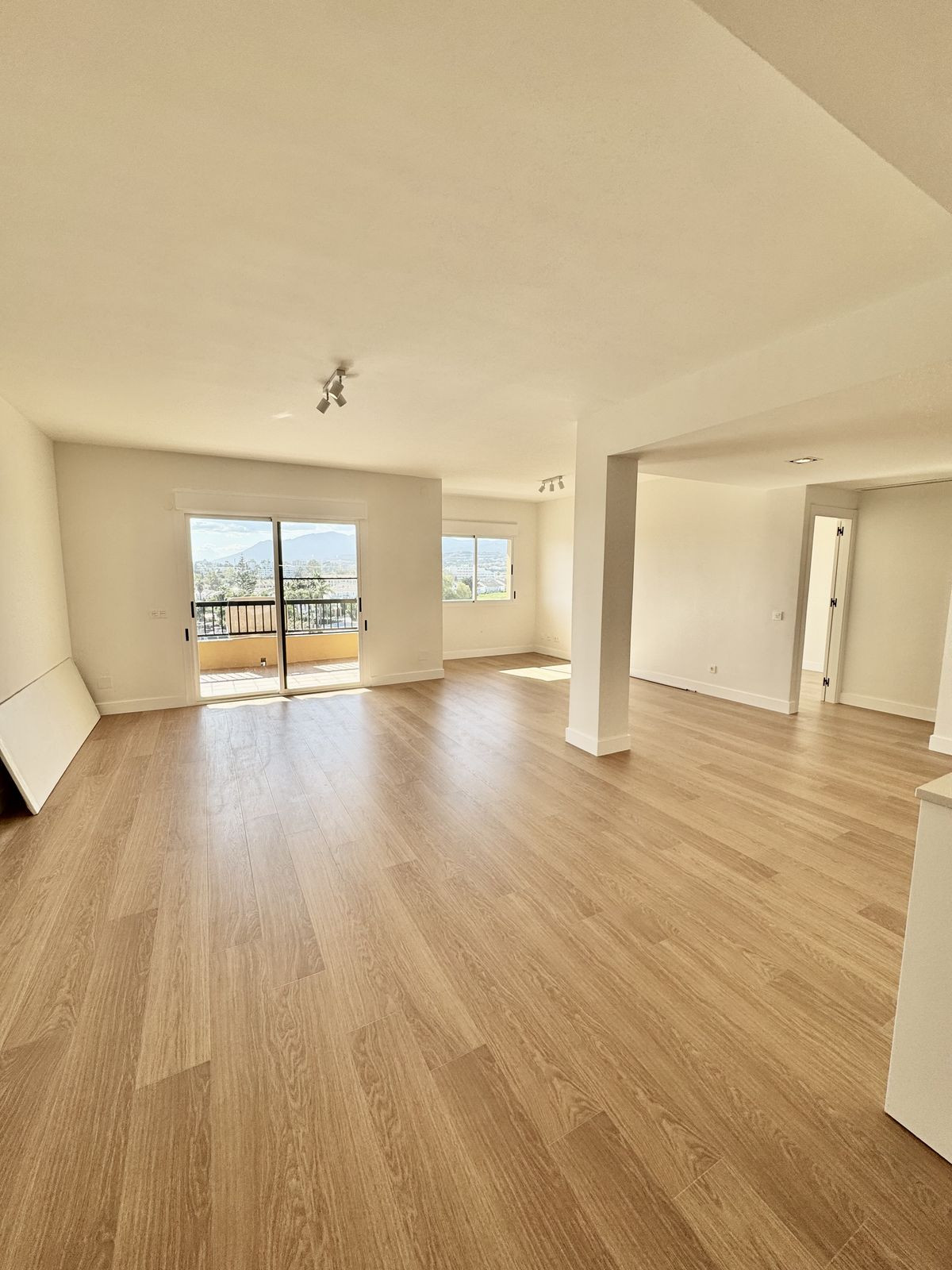 Se vende Apartamento Planta Media de 3 dormitorios en Costa Del Sol, Málaga, España