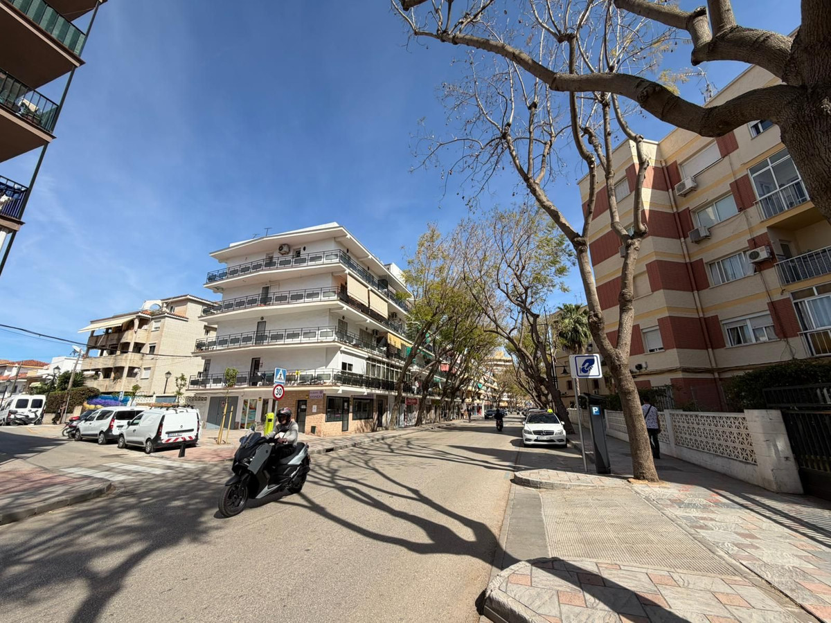2 Bed Apartment for sale in Fuengirola Costa Del Sol, Málaga, Spain