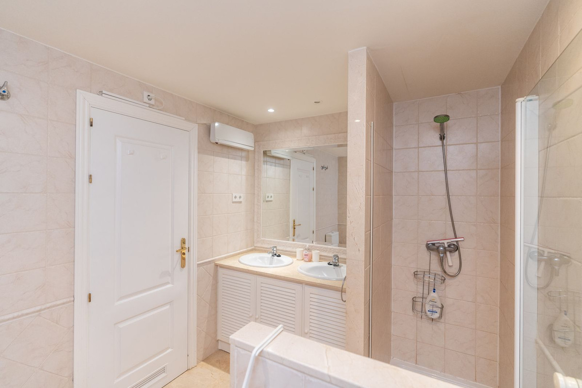 Se vende Apartamento Planta Baja de 2 dormitorios en Costa Del Sol, Málaga, España