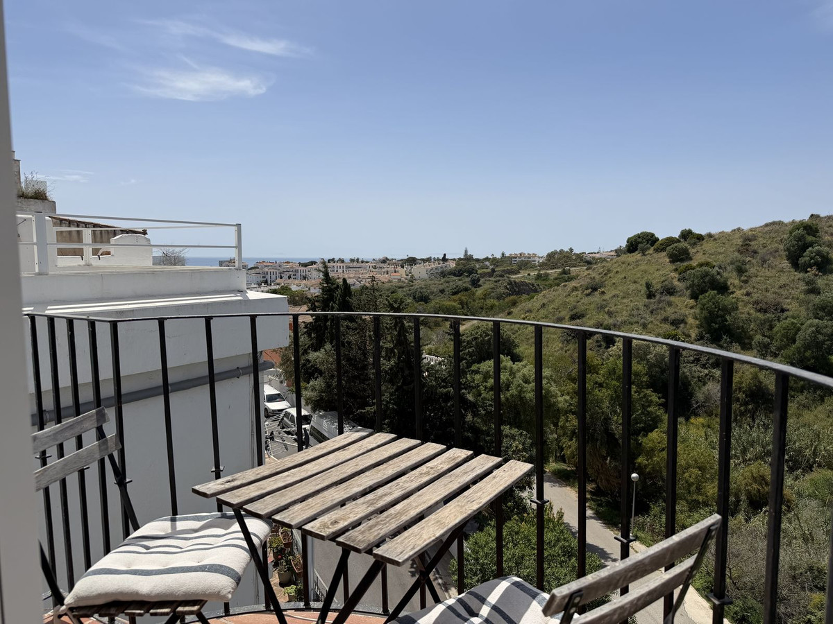 2 Bed Apartment for sale in Calahonda Costa Del Sol, Málaga, Spain