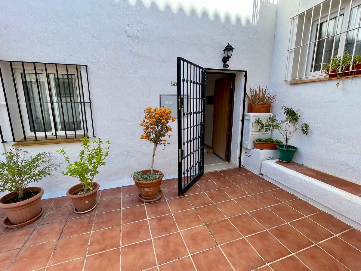 2 Bed Apartment for sale in Calahonda Costa Del Sol, Málaga, Spain