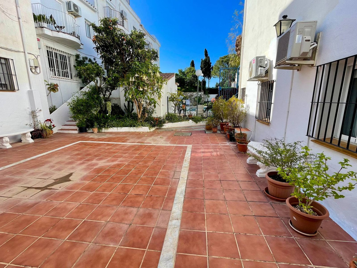 2 Bed Apartment for sale in Calahonda Costa Del Sol, Málaga, Spain
