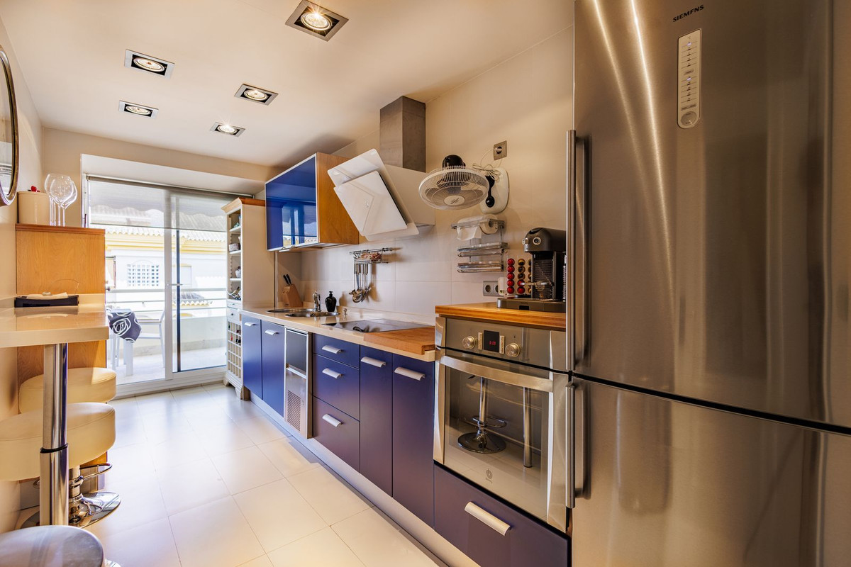 4 Bed Apartment for sale in Marbella Costa Del Sol, Málaga, Spain