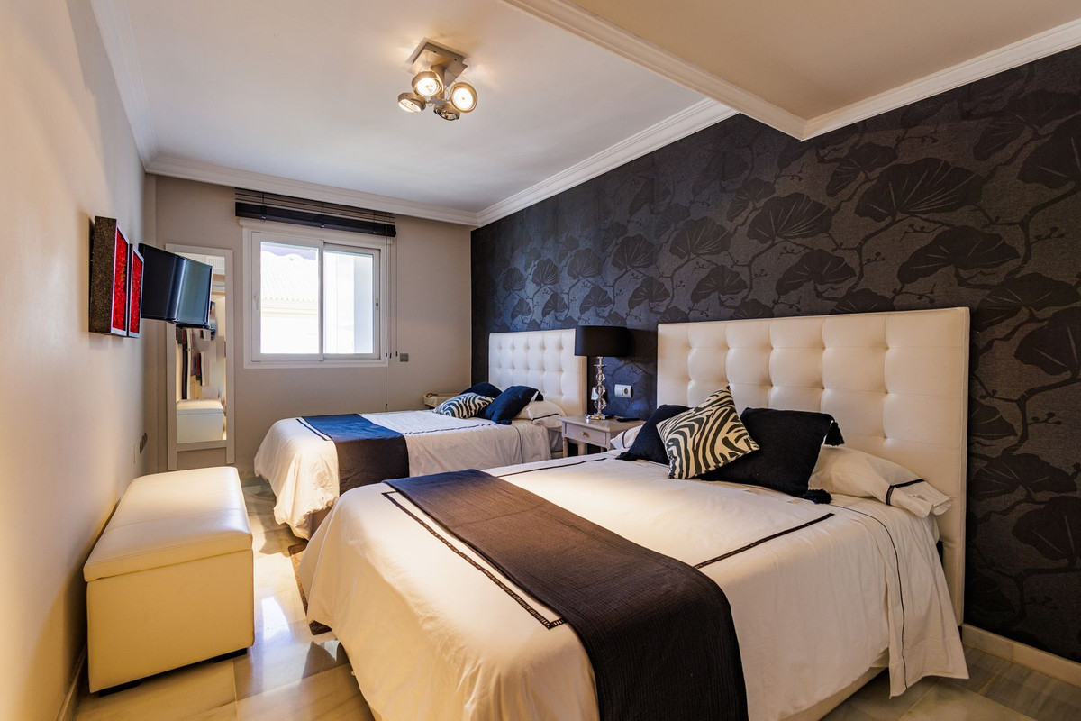 4 Bed Apartment for sale in Marbella Costa Del Sol, Málaga, Spain