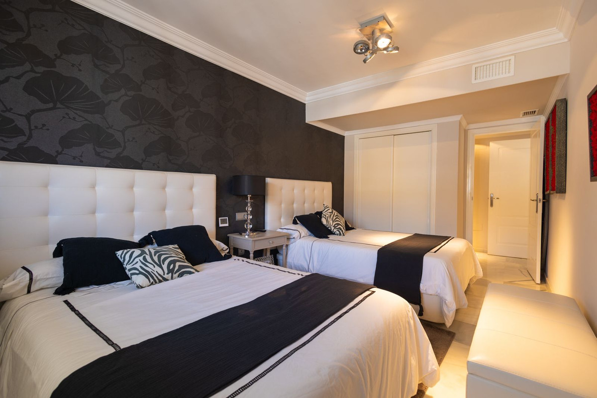 4 Bed Apartment for sale in Marbella Costa Del Sol, Málaga, Spain