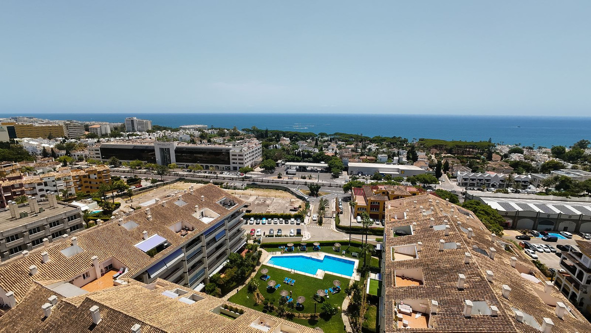 4 Bed Apartment for sale in Marbella Costa Del Sol, Málaga, Spain