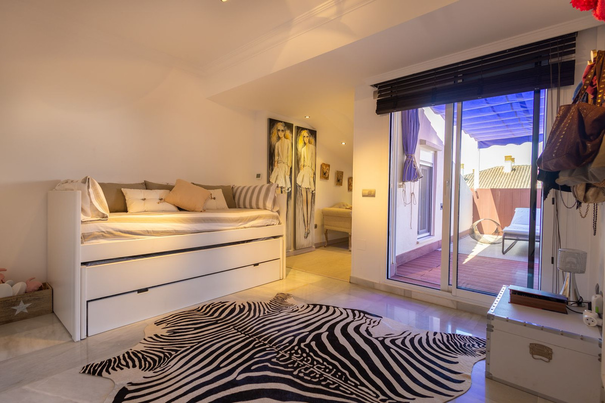 4 Bed Apartment for sale in Marbella Costa Del Sol, Málaga, Spain