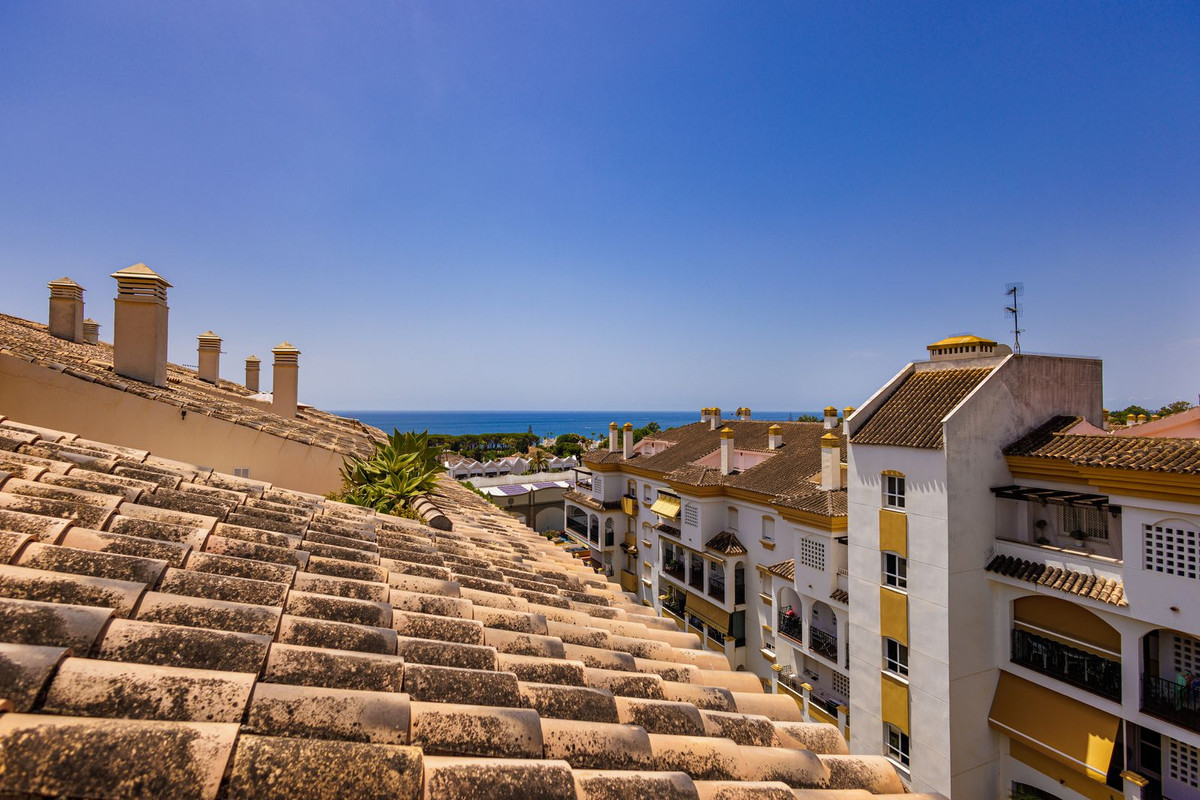 4 Bed Apartment for sale in Marbella Costa Del Sol, Málaga, Spain
