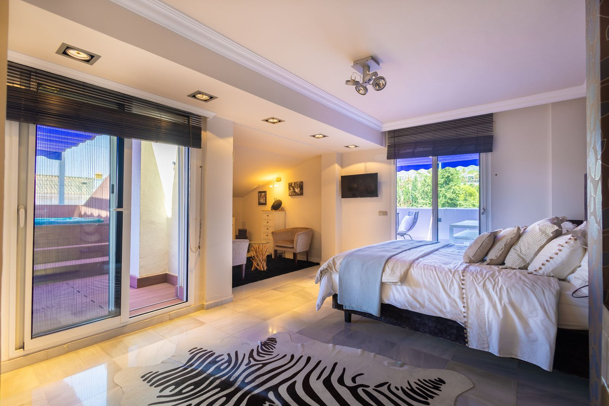 4 Bed Apartment for sale in Marbella Costa Del Sol, Málaga, Spain