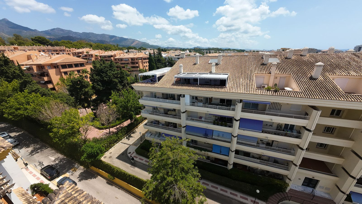 4 Bed Apartment for sale in Marbella Costa Del Sol, Málaga, Spain