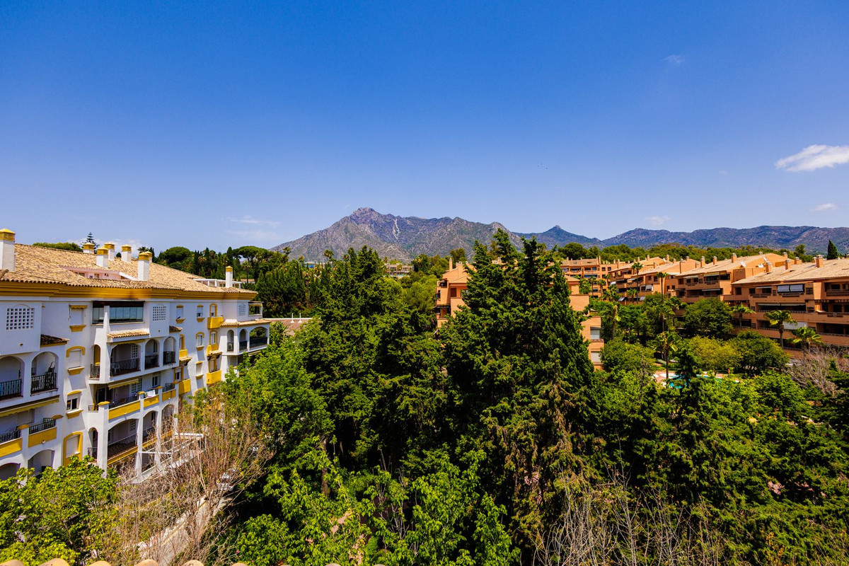 4 Bed Apartment for sale in Marbella Costa Del Sol, Málaga, Spain