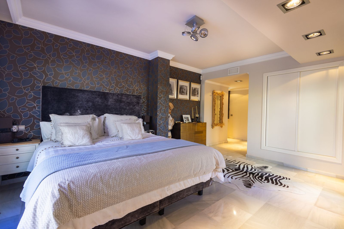 4 Bed Apartment for sale in Marbella Costa Del Sol, Málaga, Spain