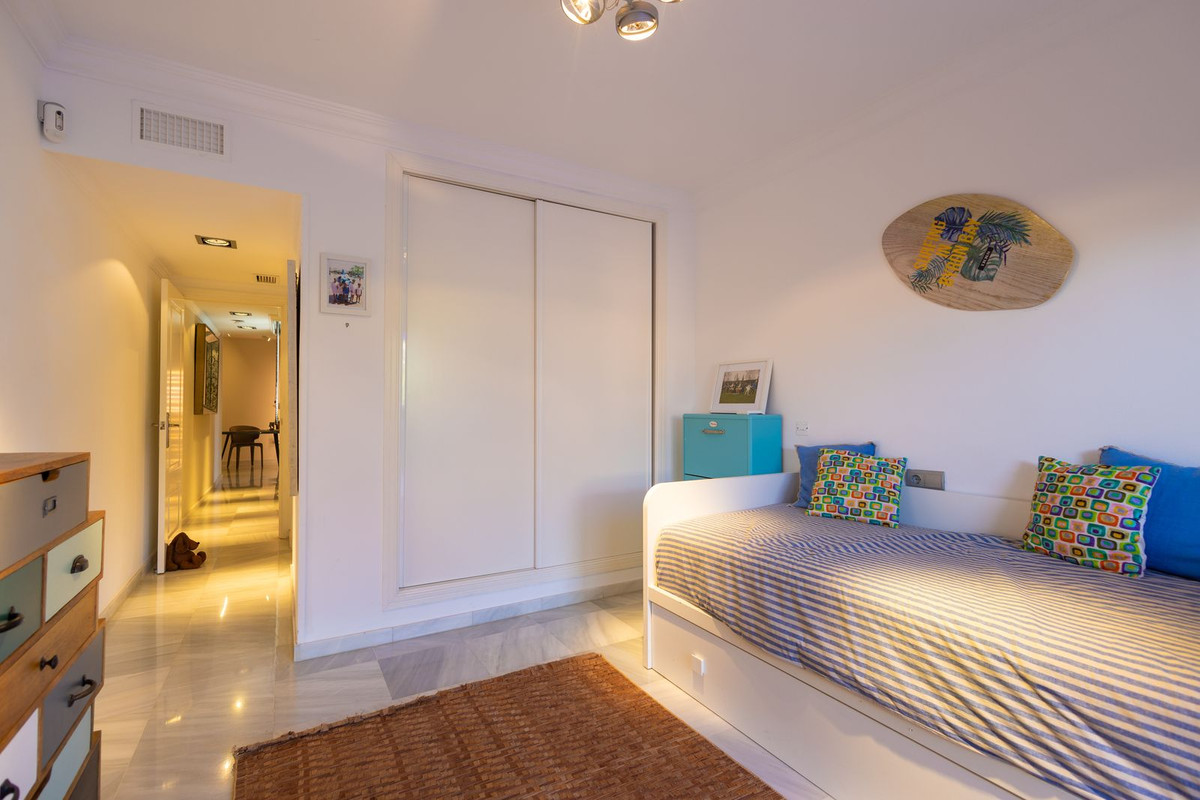 4 Bed Apartment for sale in Marbella Costa Del Sol, Málaga, Spain