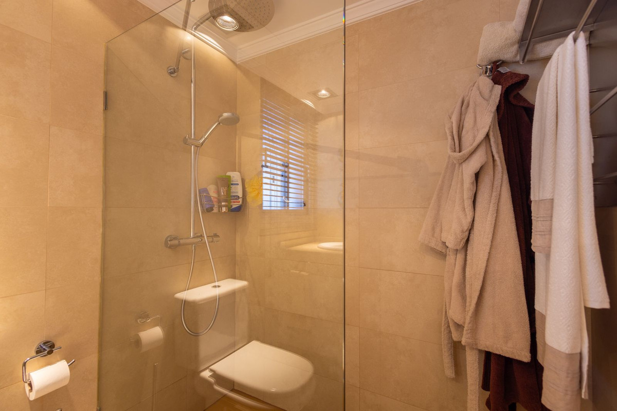 4 Bed Apartment for sale in Marbella Costa Del Sol, Málaga, Spain
