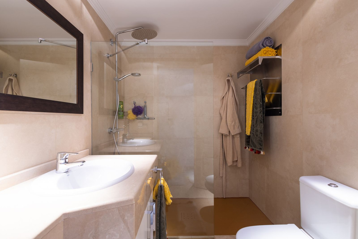 4 Bed Apartment for sale in Marbella Costa Del Sol, Málaga, Spain