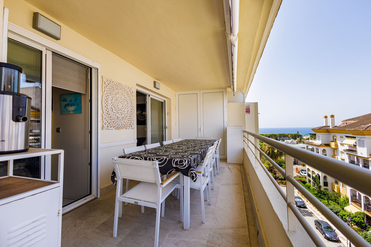4 Bed Apartment for sale in Marbella Costa Del Sol, Málaga, Spain