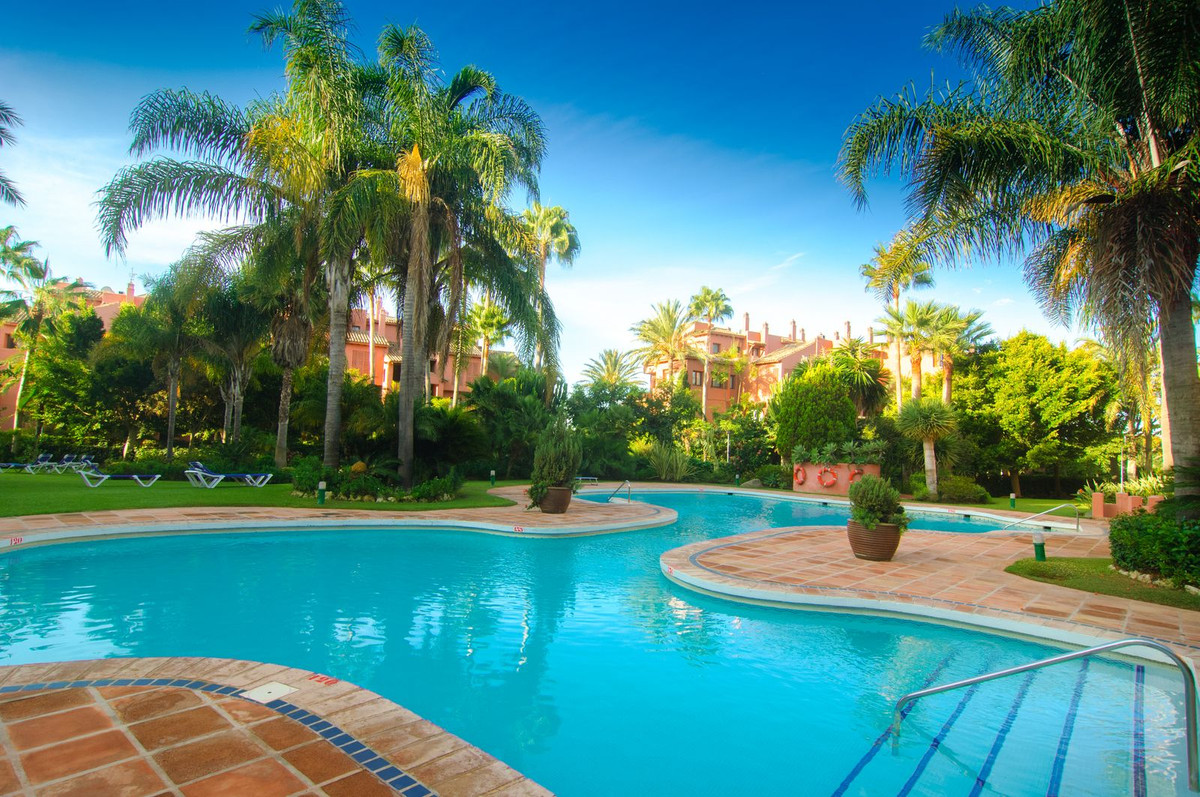 3 Bed Apartment for sale in El Rosario Costa Del Sol, Málaga, Spain
