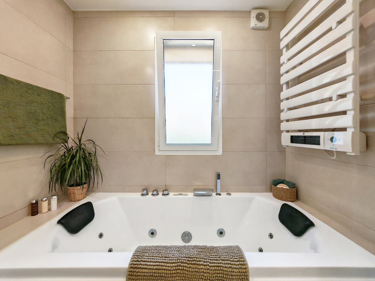 4 Bed Townhouse for sale in Calahonda Costa Del Sol, Málaga, Spain