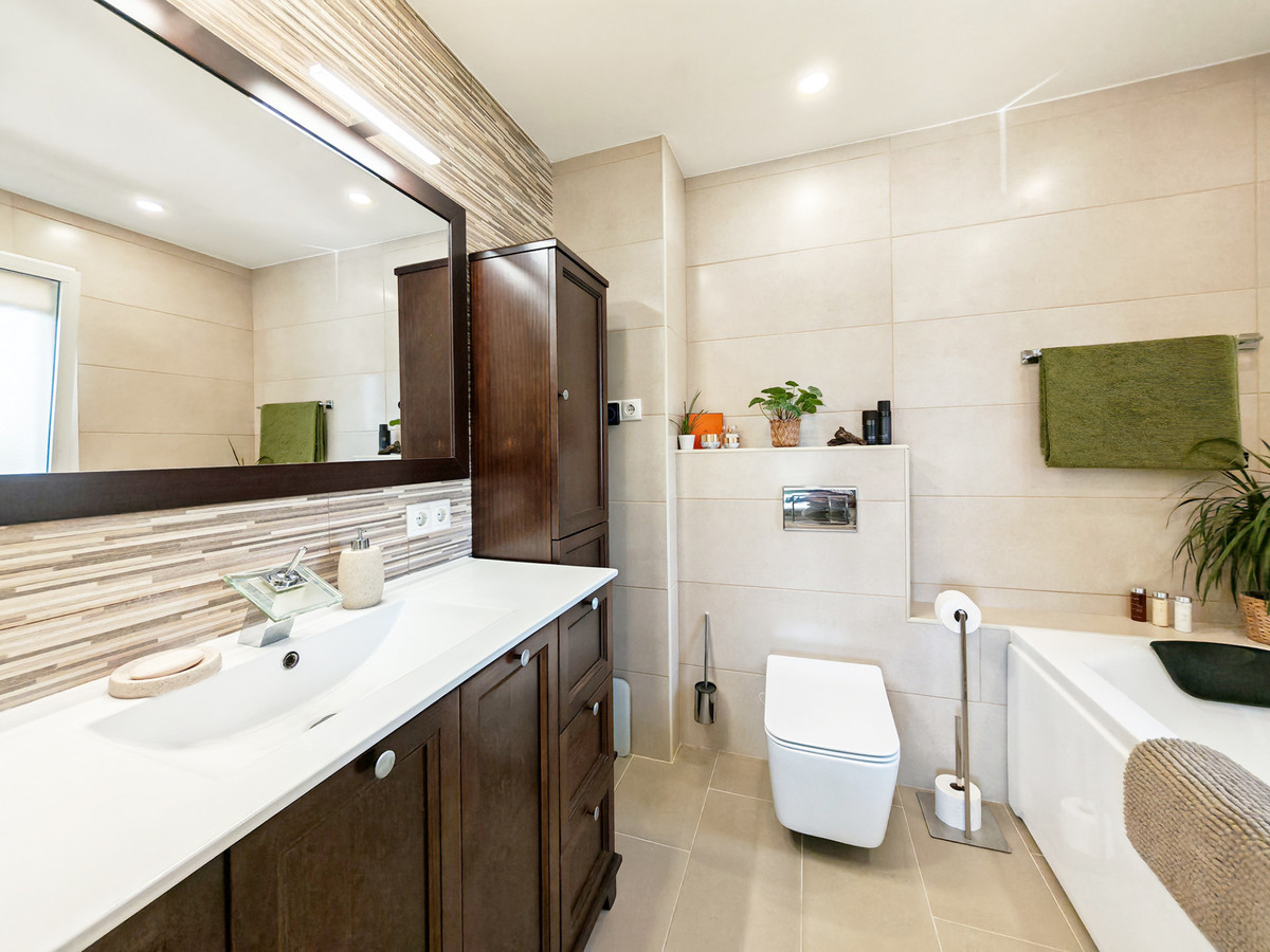 4 Bed Townhouse for sale in Calahonda Costa Del Sol, Málaga, Spain