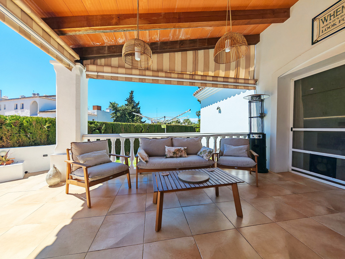 4 Bed Townhouse for sale in Calahonda Costa Del Sol, Málaga, Spain
