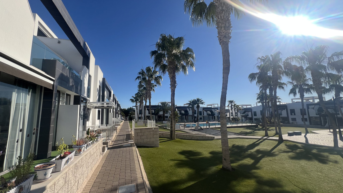 Se vende Apartamento Planta Baja de 2 dormitorios en Costa Blanca, Alicante, España