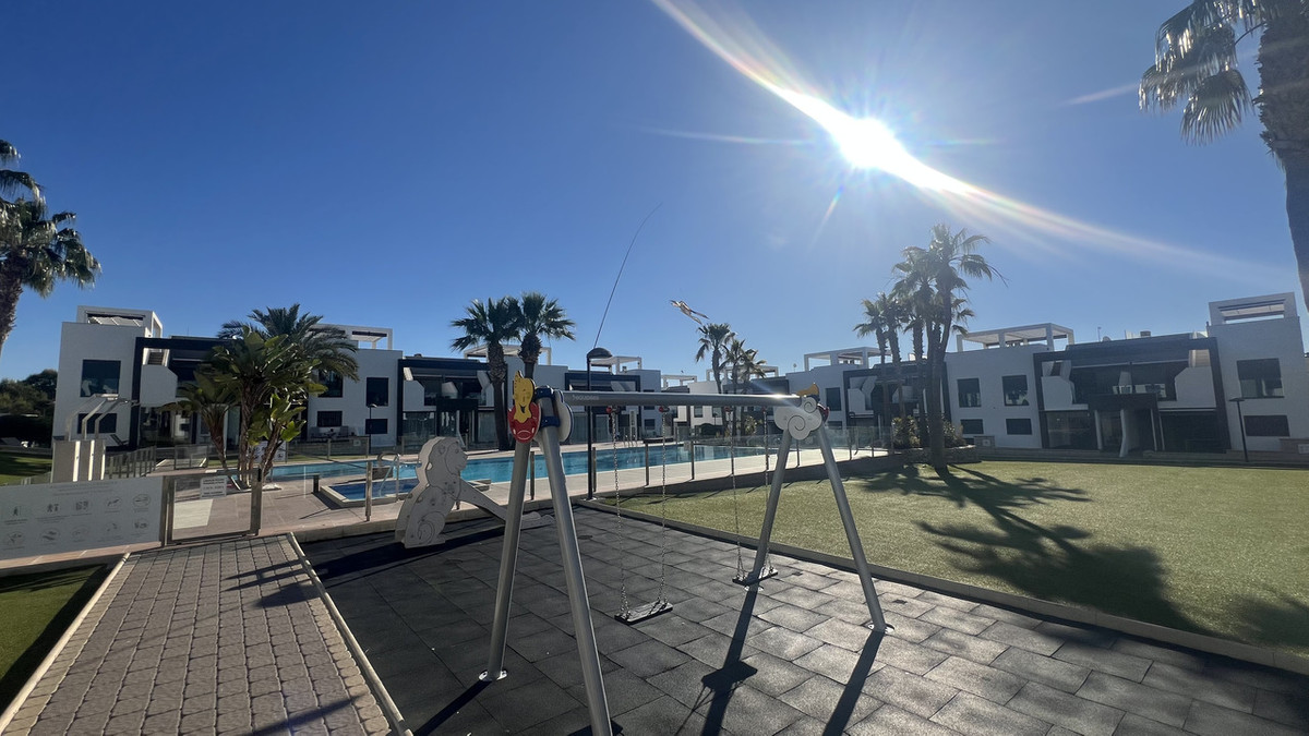 Se vende Apartamento Planta Baja de 2 dormitorios en Costa Blanca, Alicante, España
