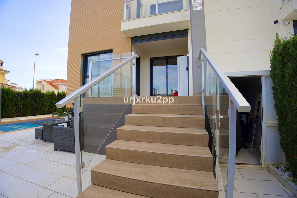 Se vende Adosada de 3 dormitorios en Costa Blanca, Alicante, España