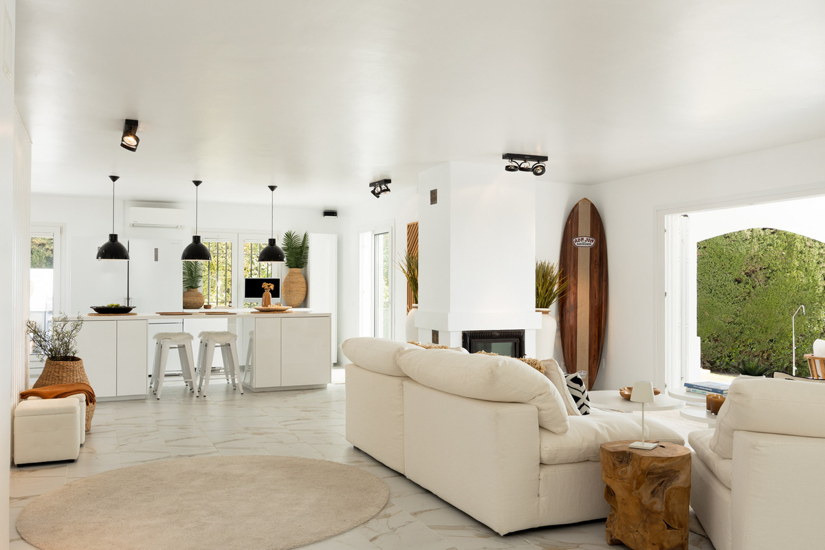Se vende Villa - Chalet de 3 dormitorios en Costa Del Sol, Cadiz, España