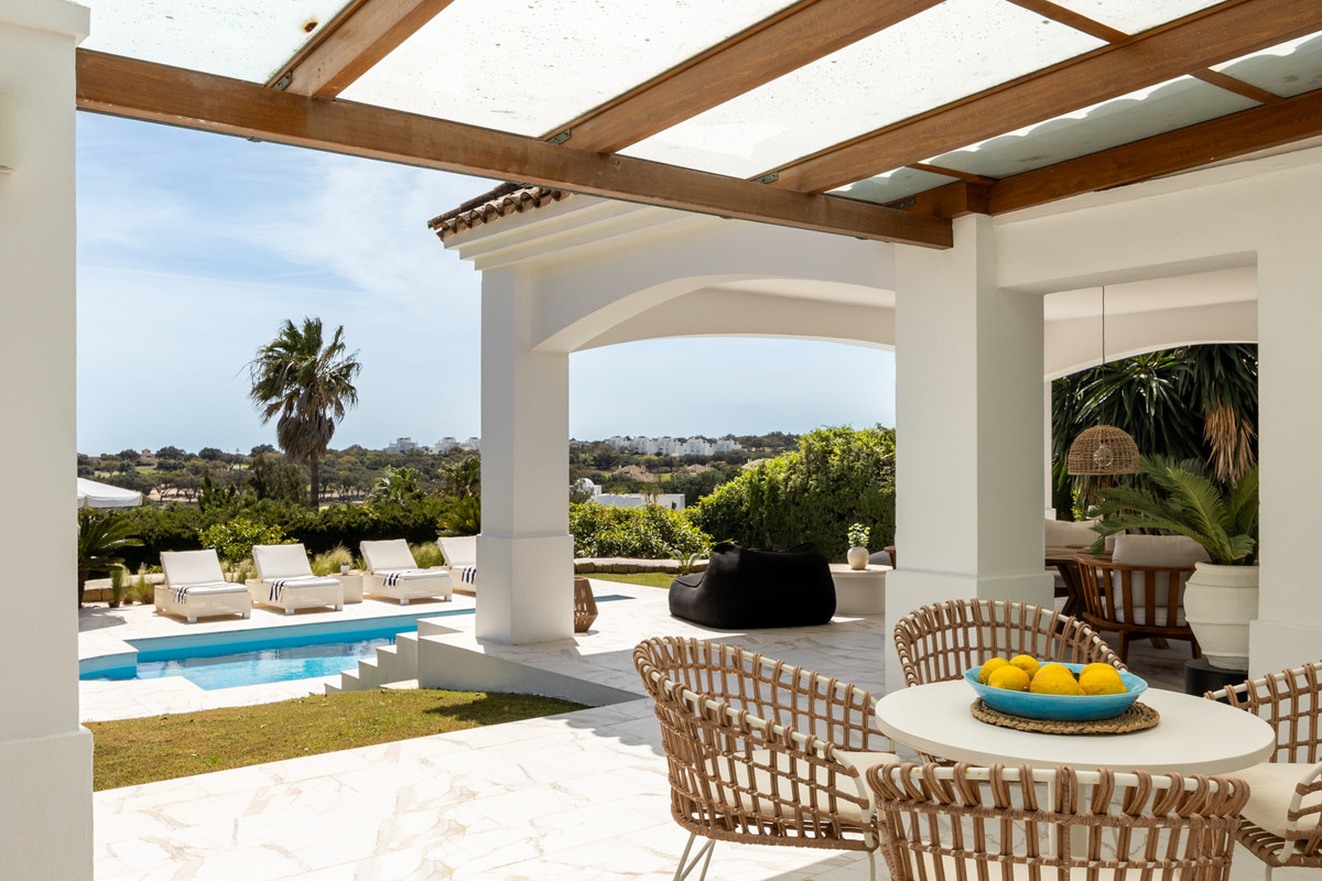 Se vende Villa - Chalet de 3 dormitorios en Costa Del Sol, Cadiz, España