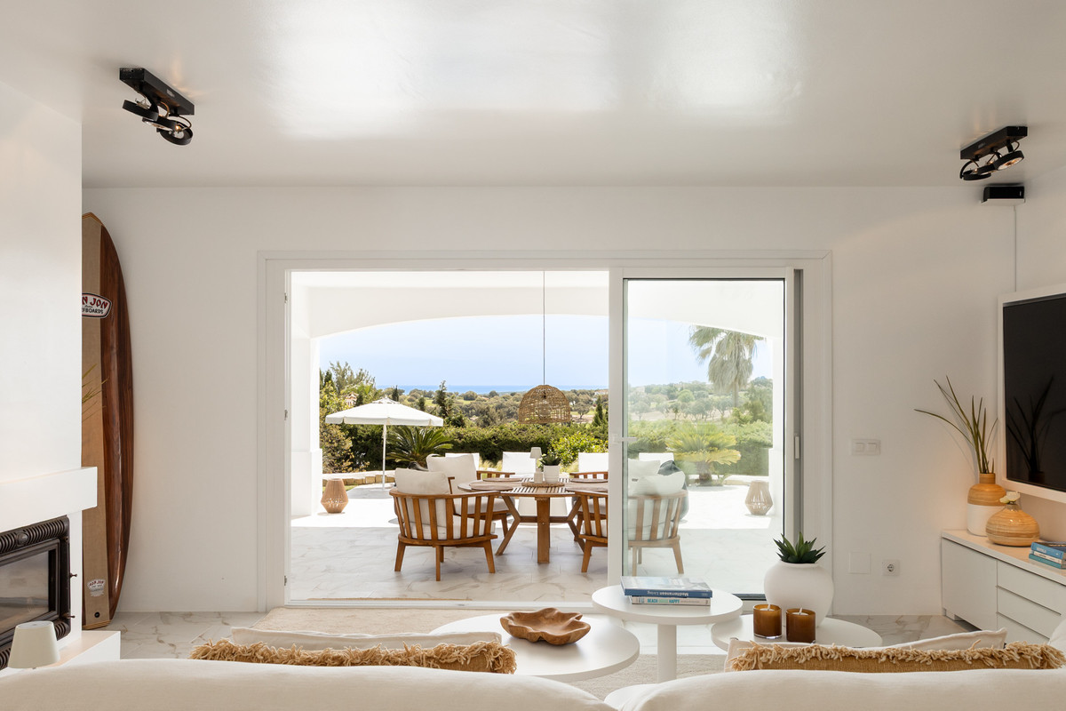 Se vende Villa - Chalet de 3 dormitorios en Costa Del Sol, Cadiz, España