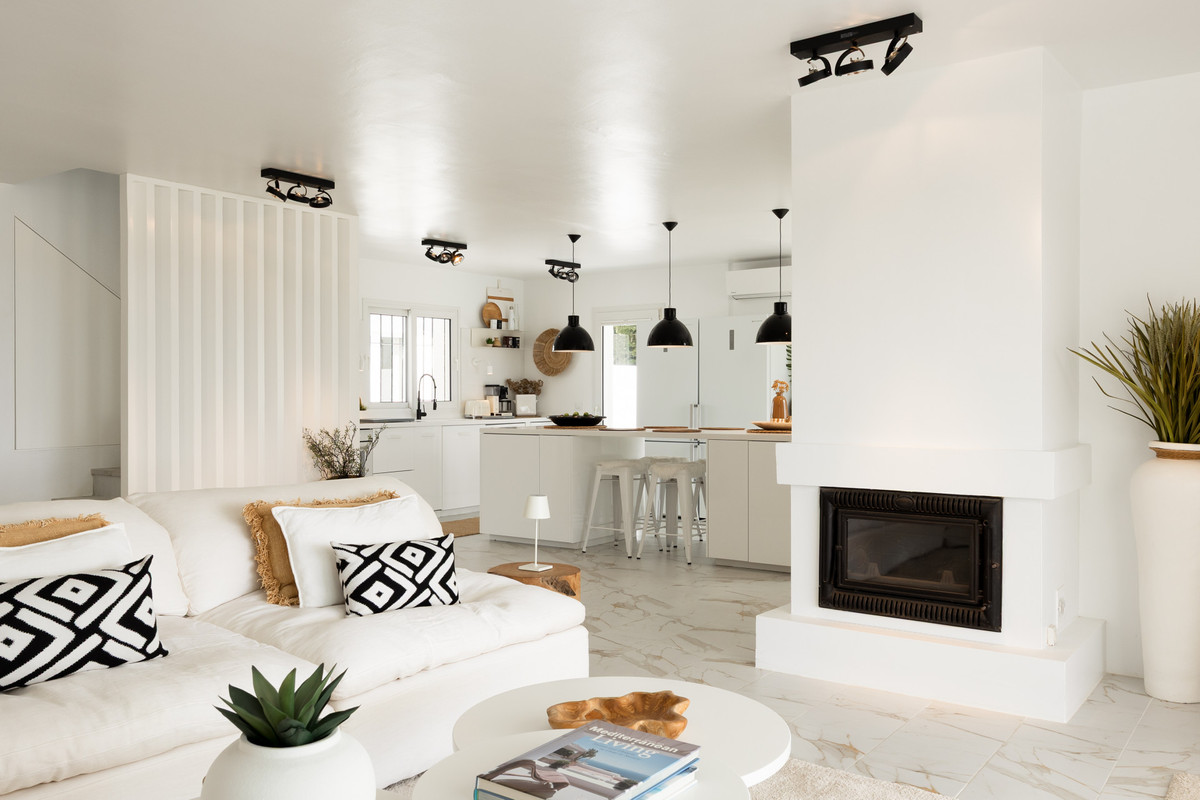 Se vende Villa - Chalet de 3 dormitorios en Costa Del Sol, Cadiz, España