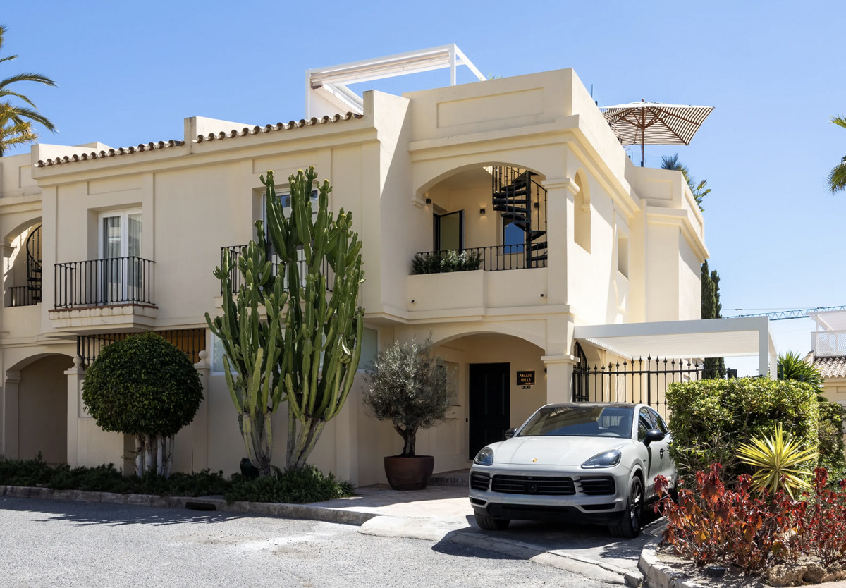 4 Bed Townhouse for sale in La Quinta Costa Del Sol, Málaga, Spain
