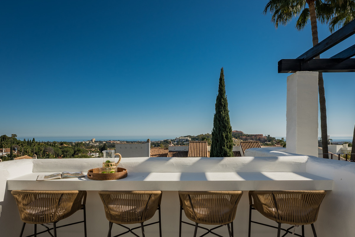 3 Bed Apartment for sale in Nueva Andalucía Costa Del Sol, Málaga, Spain