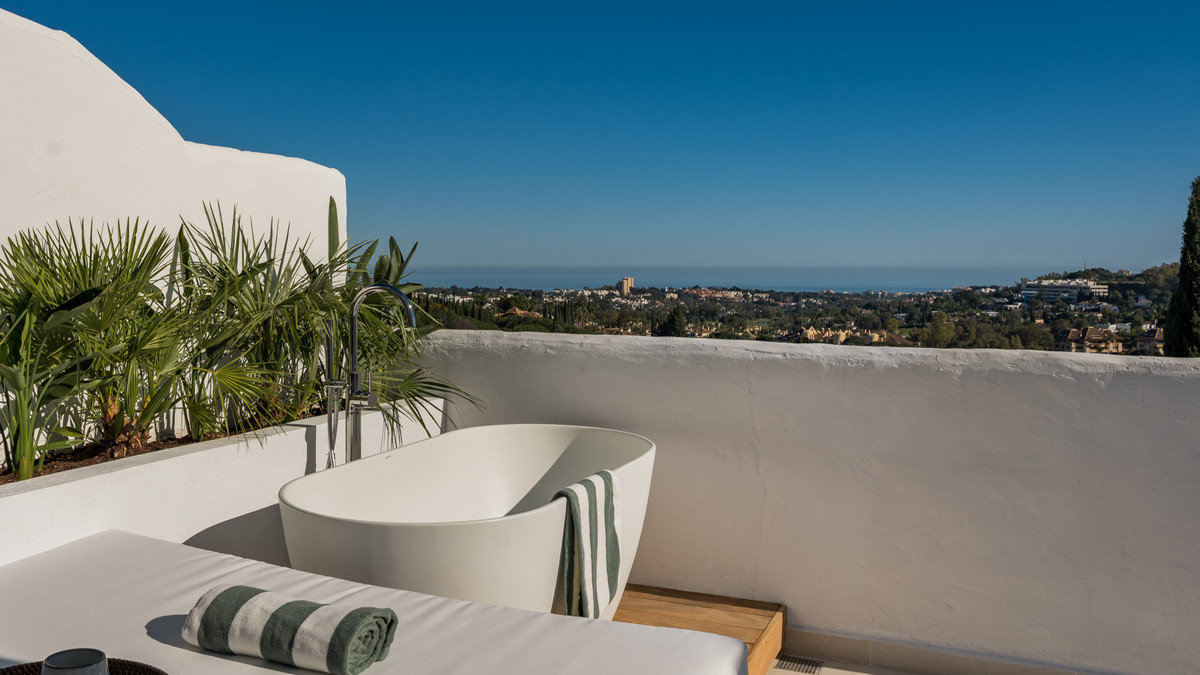 3 Bed Apartment for sale in Nueva Andalucía Costa Del Sol, Málaga, Spain
