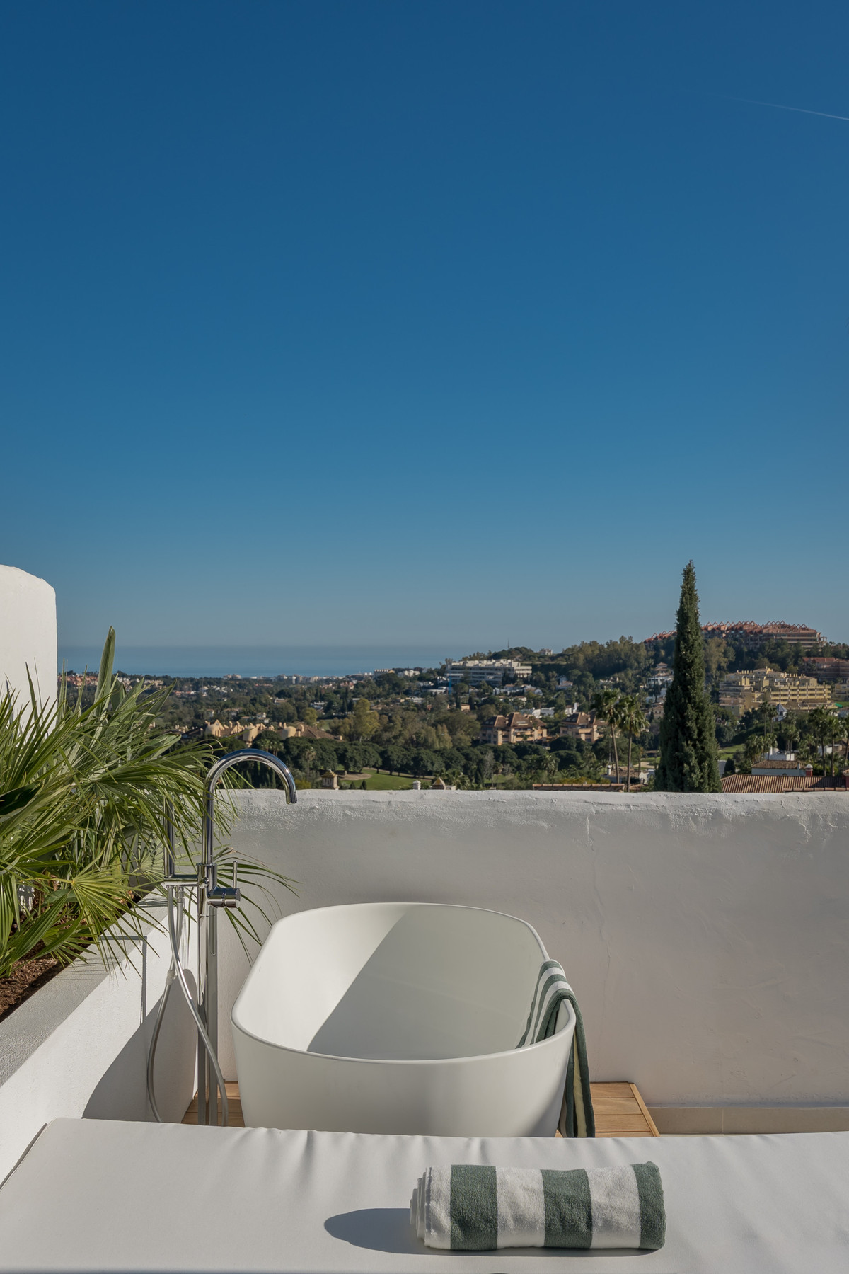 3 Bed Apartment for sale in Nueva Andalucía Costa Del Sol, Málaga, Spain