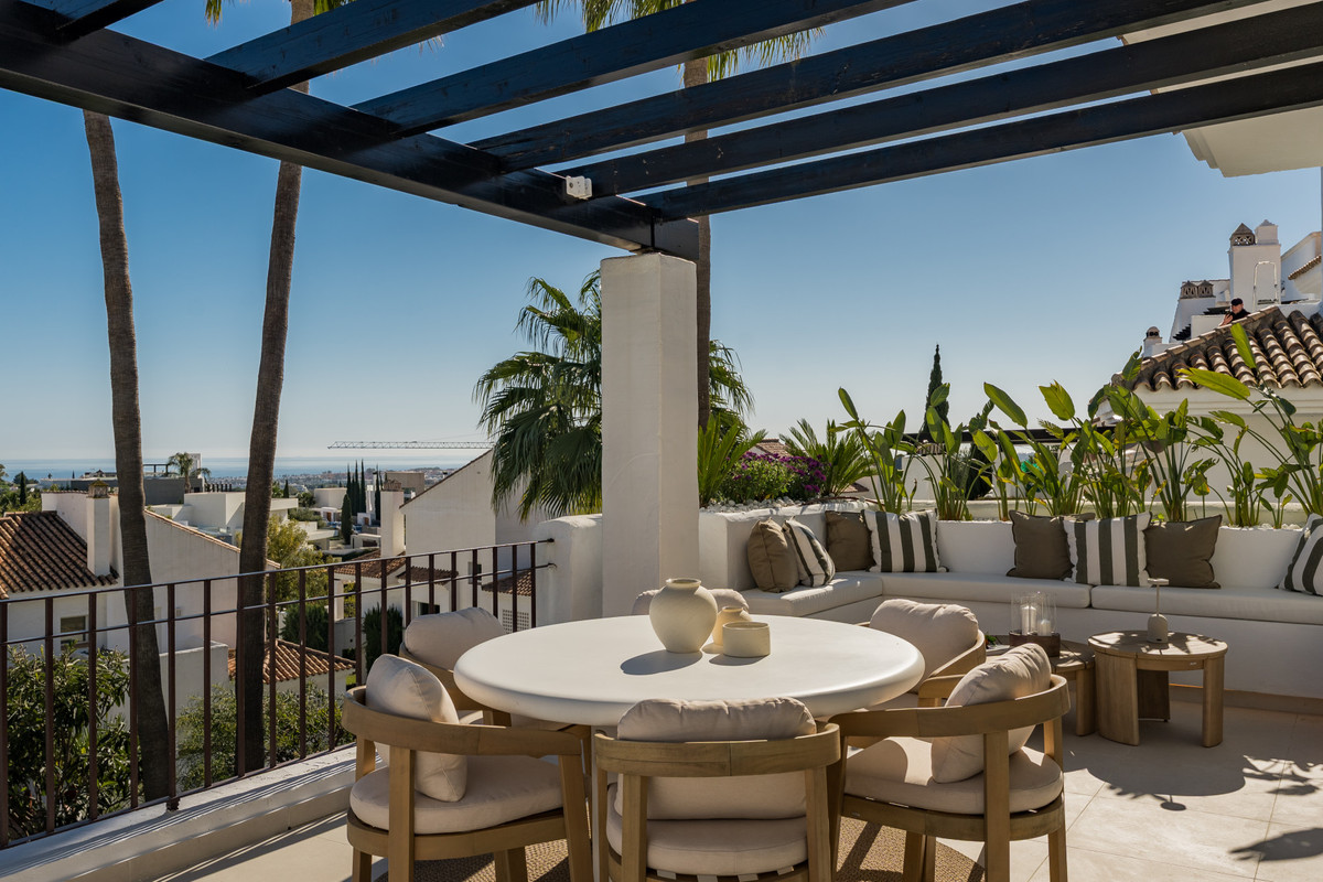 3 Bed Apartment for sale in Nueva Andalucía Costa Del Sol, Málaga, Spain