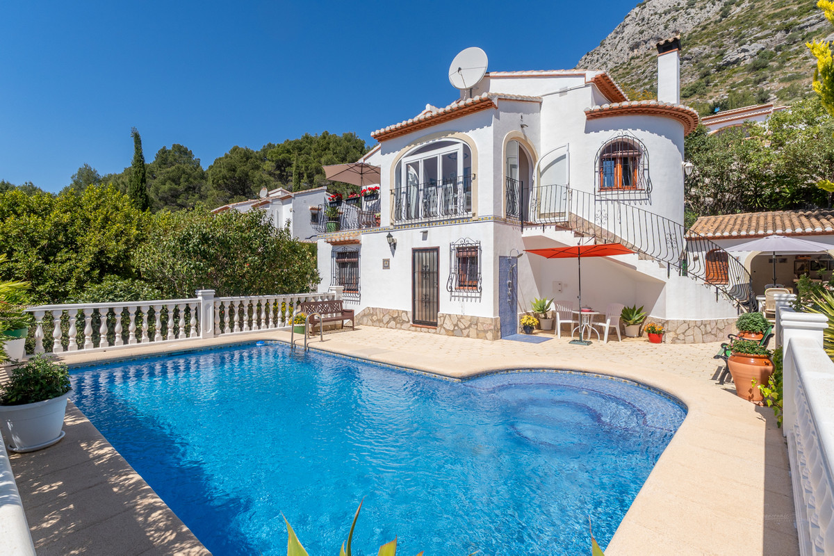 4 Bed Townhouse for sale in Benigembla Costa Blanca, Alicante, Spain