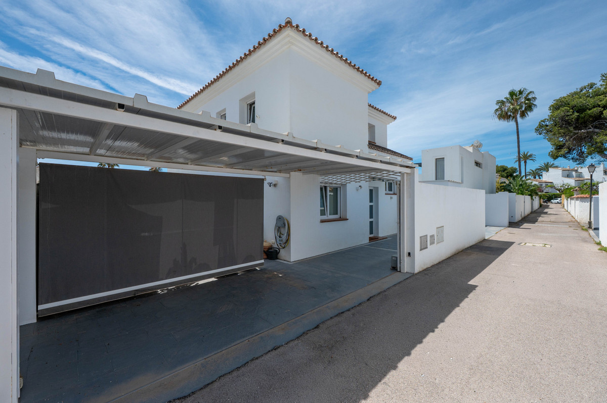 3 Bed Townhouse for sale in Estepona Costa Del Sol, Málaga, Spain
